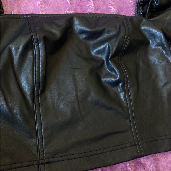 NEW 7 For All Mankind Faux Leather Puff Sleeve Crop Top in Black - Picture 4 of 13